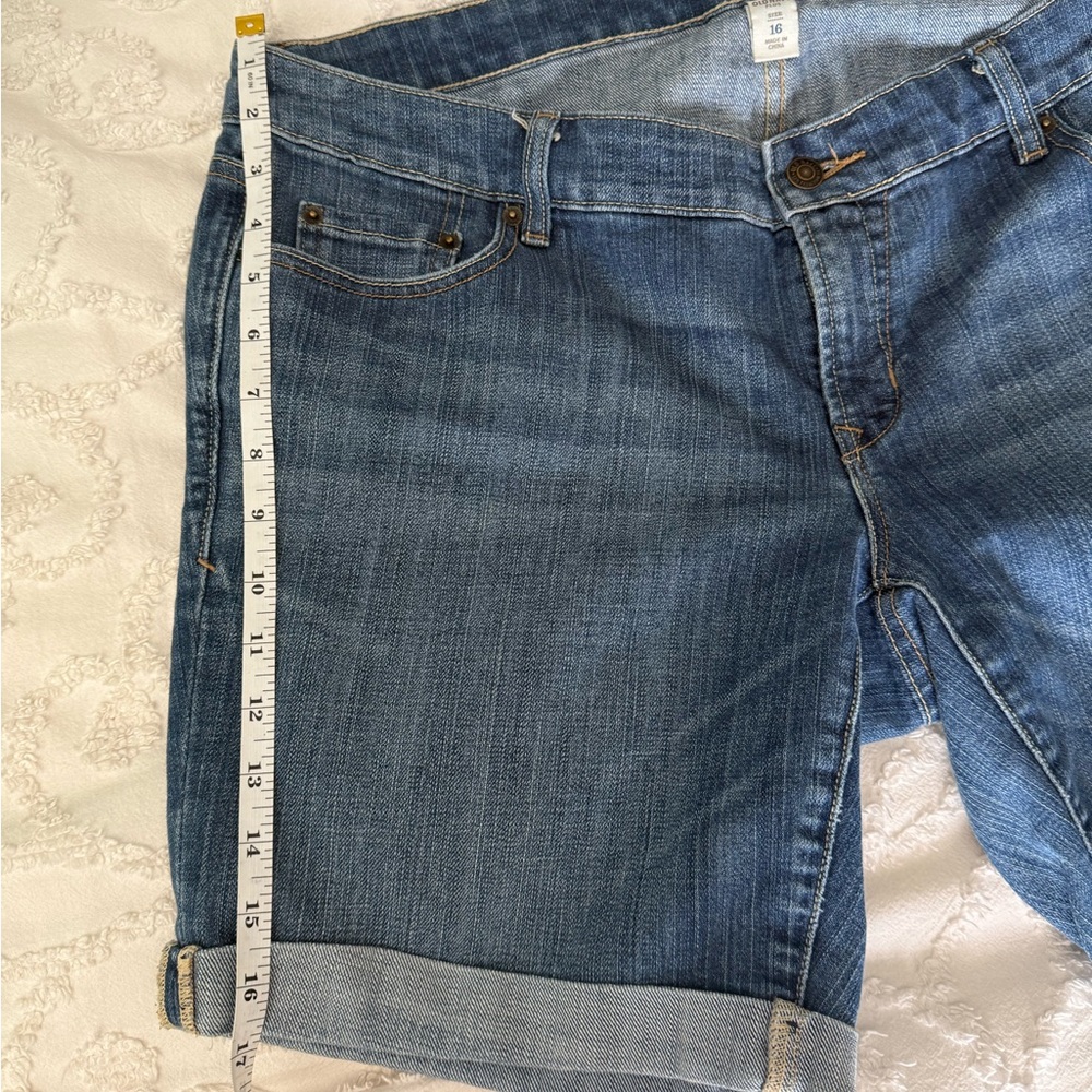 Old Navy Women's Medium Wash Denim Jeans